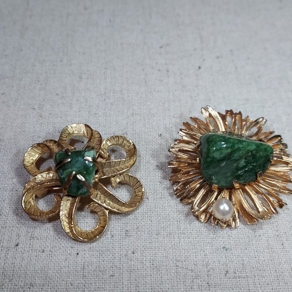 Two Aventurine Gold tone Pins LOT One is marked Kramer - Picture 1 of 5